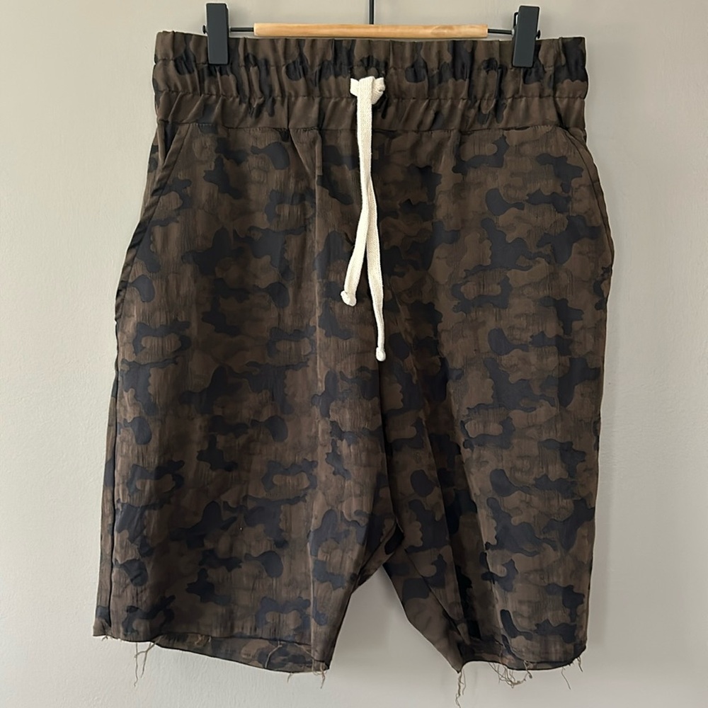 Tribe Kelley‎ Camo Raw Hem Shorts Sz S